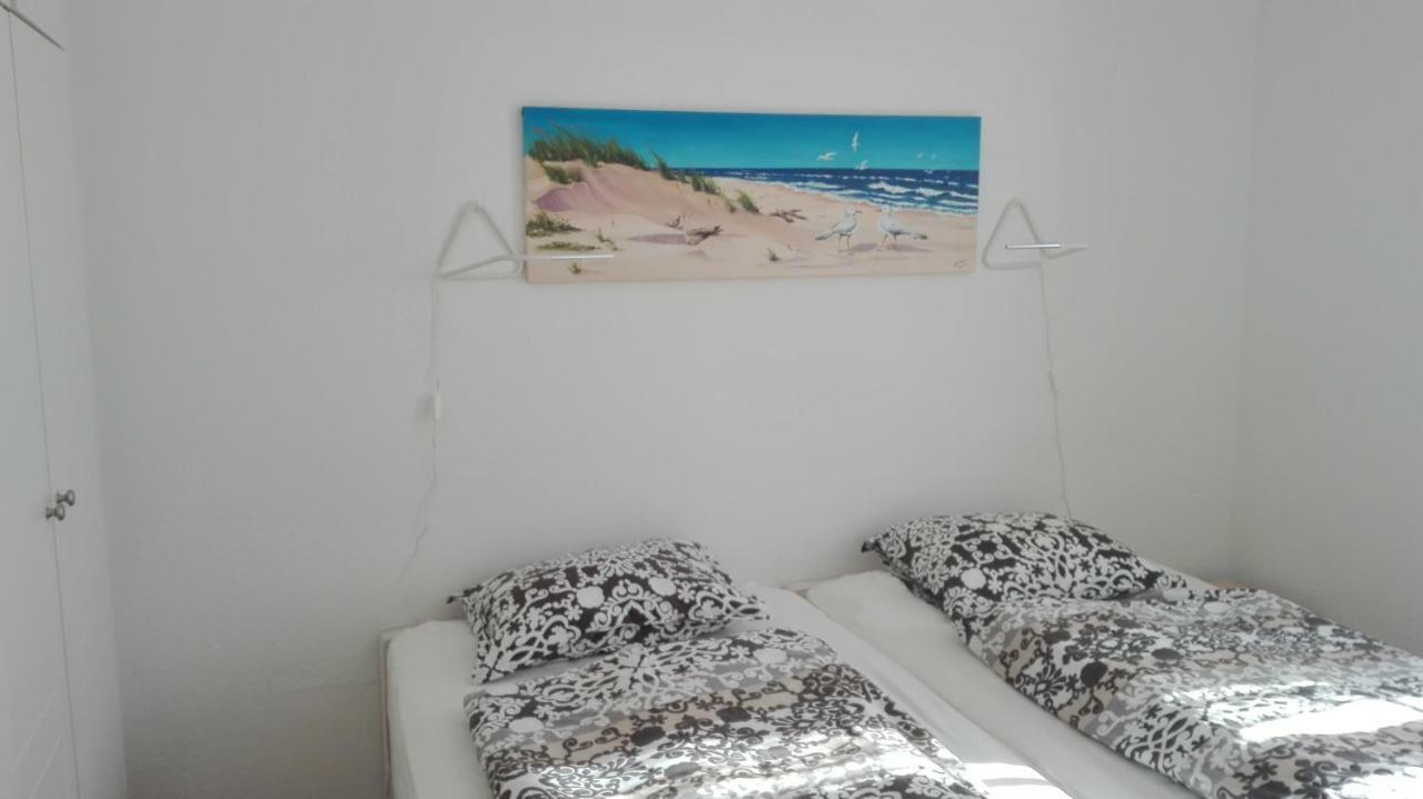Ferienwohnungen Und Haushaelfte Friesland Midlum  Exterior photo